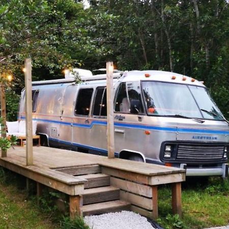 Ponsanooth Glamping 1970 American Airstream Motorhome מראה חיצוני תמונה
