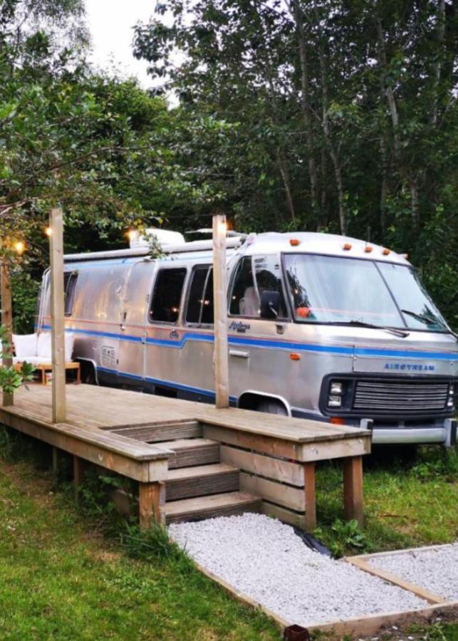 Ponsanooth Glamping 1970 American Airstream Motorhome מראה חיצוני תמונה