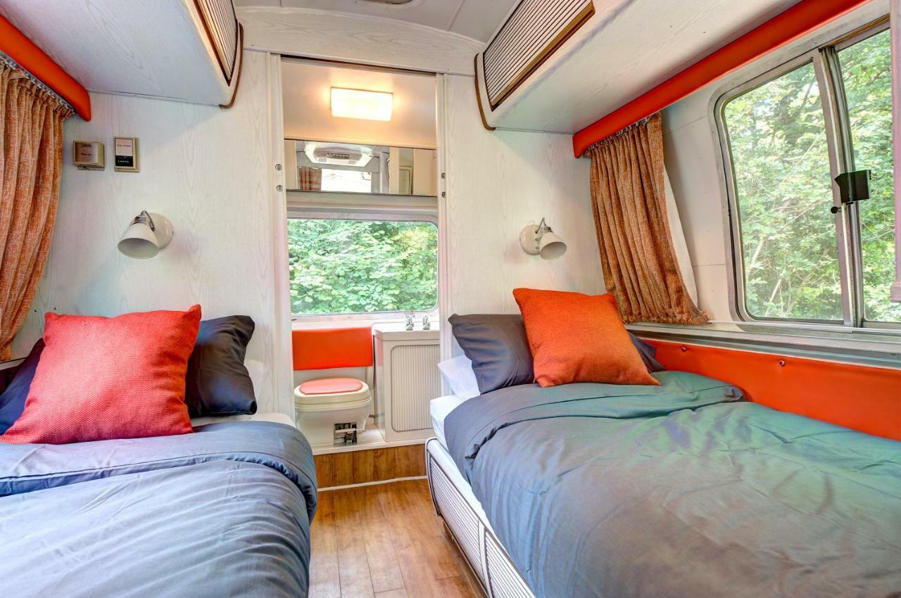 Ponsanooth Glamping 1970 American Airstream Motorhome מראה חיצוני תמונה