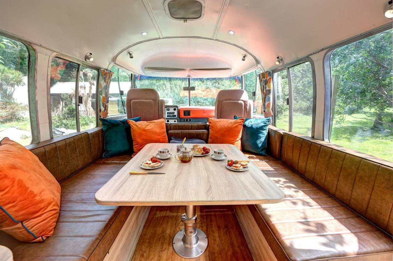 Ponsanooth Glamping 1970 American Airstream Motorhome מראה חיצוני תמונה