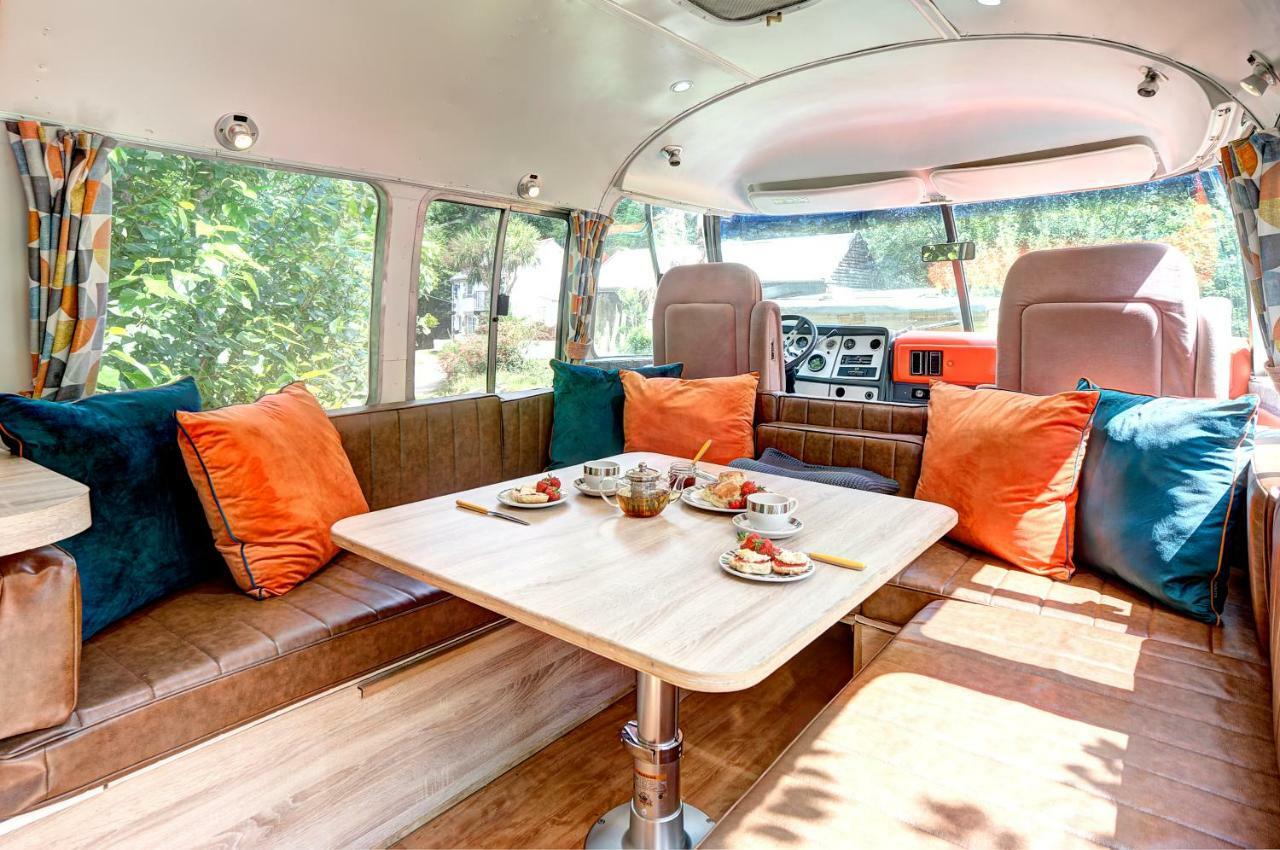 Ponsanooth Glamping 1970 American Airstream Motorhome מראה חיצוני תמונה