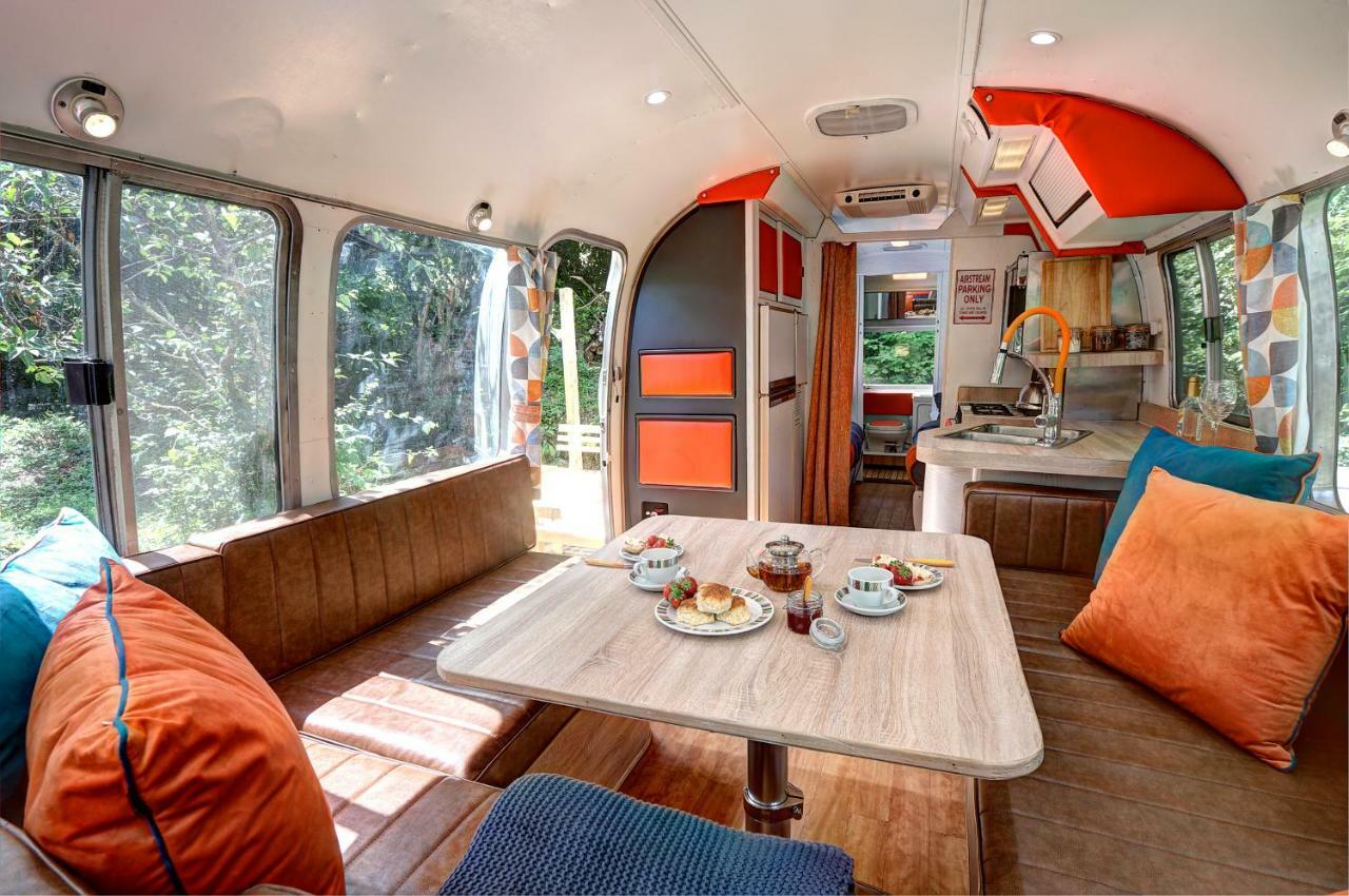 Ponsanooth Glamping 1970 American Airstream Motorhome מראה חיצוני תמונה