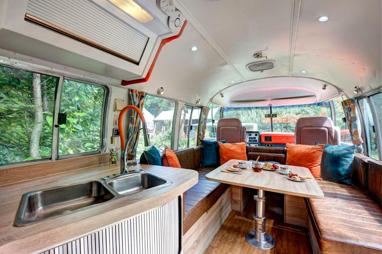 Ponsanooth Glamping 1970 American Airstream Motorhome מראה חיצוני תמונה